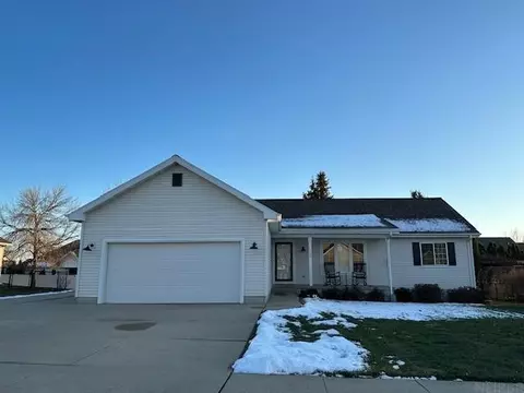 1309 Dalton Dr, Waverly, IA 50677