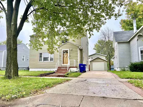 823 1st Ave NE, Oelwein, IA 50662