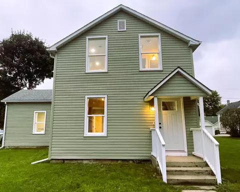 608 Mechanic St, Decorah, IA 52101