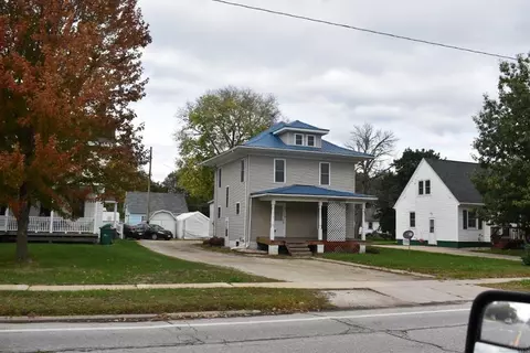 510 1st St W, Independence, IA 50644