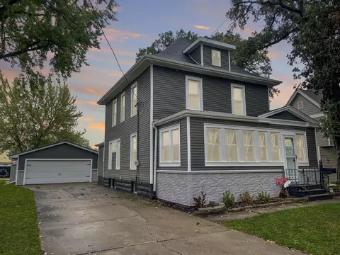 606 Woodlawn Ave, Traer, IA 50675
