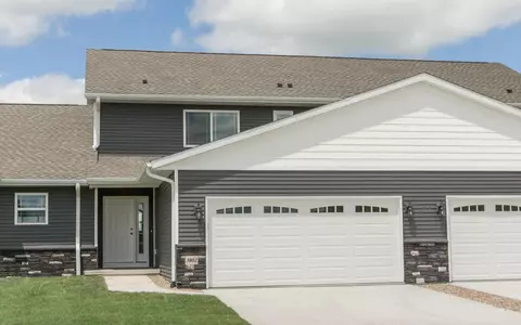 1105 Loren Dr, Cedar Falls, IA 50613