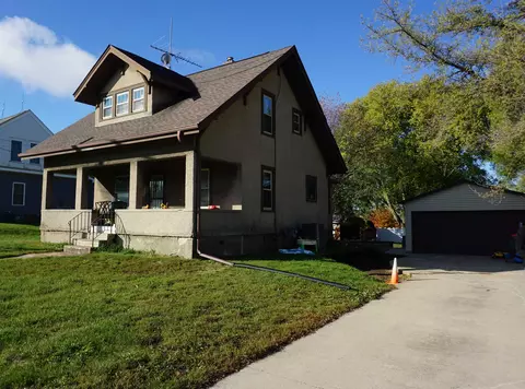 613 S Madison St, Wellsburg, IA 50680