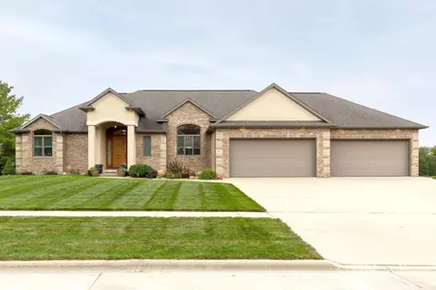 3122 Wellington Dr, Cedar Falls, IA 50613
