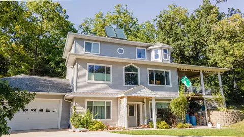 107 Quarry St, Decorah, IA 52101
