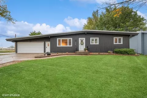 1928 NW 4th Ave, Waverly, IA 50677
