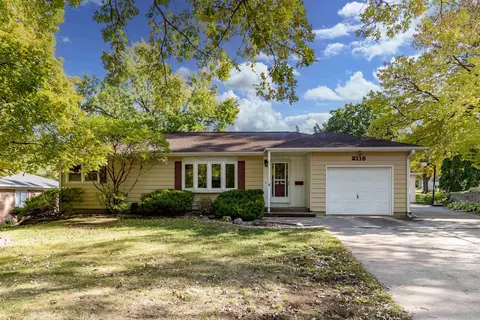 2116 S Oak Ave, Cedar Falls, IA 50613