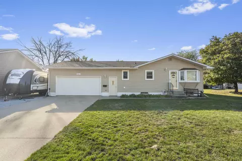644 3rd St, Jesup, IA 50648