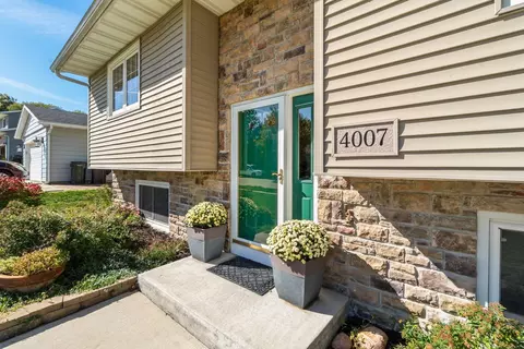 4007 Sturgis Dr, Cedar Falls, IA 50613