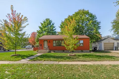 1421 Olive St, Cedar Falls, IA 50613