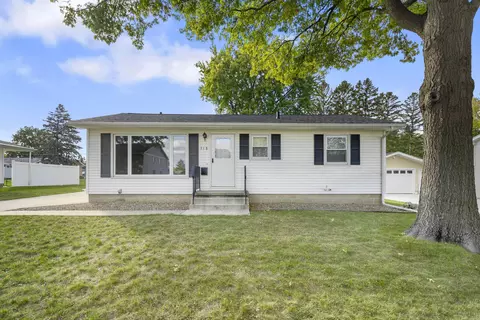 518 Colby Rd, Waterloo, IA 50701