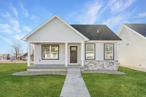 130 Axlewood Dr, Waterloo, IA 50701