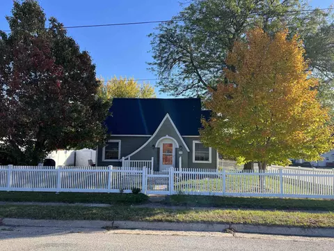 700 E 4th St, Wellsburg, IA 50680