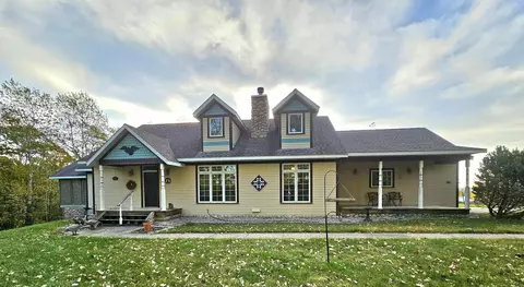 129 Lilac Dr, Dorchester, IA 52140