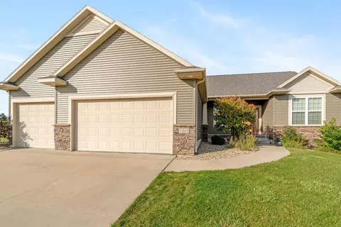 1303 Quail Ridge Rd, Cedar Falls, IA 50613