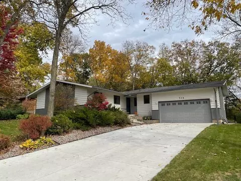 734 Ridge Rd, Decorah, IA 52101