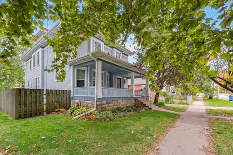 721 W 3rd St, Waterloo, IA 50702