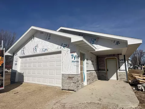 401 W South St, Calmar, IA 52132