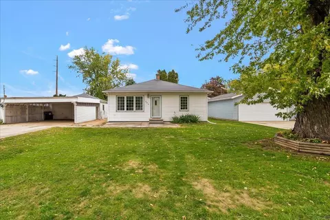 324 Elk Run St, Elk Run Heights, IA 50707