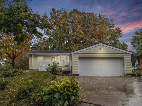 1809 Mandalay Dr, Cedar Falls, IA 50613