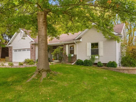 881 Maucker, Cedar Falls, IA 50613