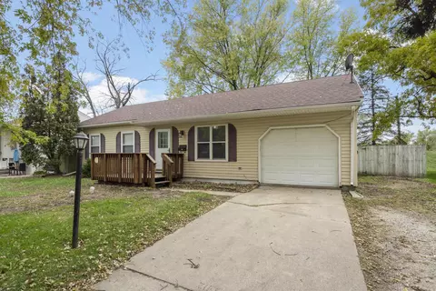 619 Candlewick Rd, Waterloo, IA 50703