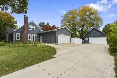 325 Cornwall Ave, Waterloo, IA 50702 photo 2