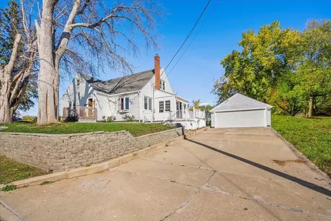 1716 6th St, Gilbertville, IA 50634