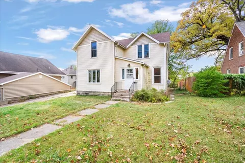 1006 10th St, Eldora, IA 50627