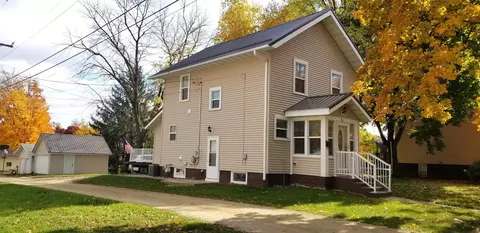 311 E 2nd St, Cresco, IA 52136
