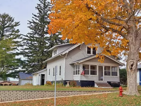 521 Commercial St, Strawberry Point, IA 52076