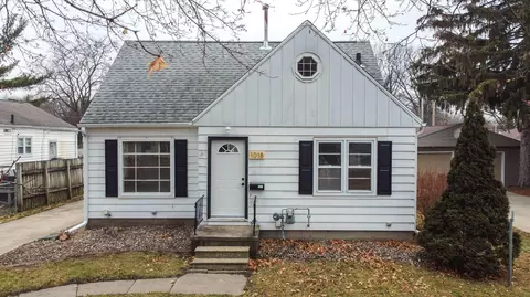 1018 Bayard St, Waterloo, IA 50702