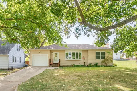1517 Maxine Ave, Waterloo, IA 50701
