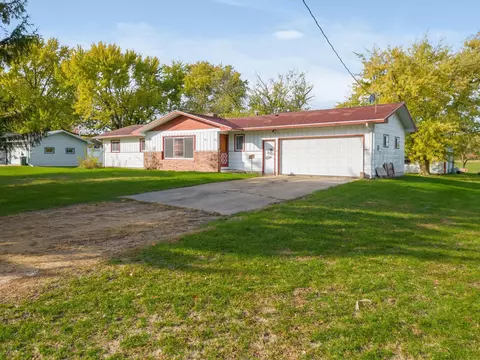 5072 Foulk Rd, Waterloo, IA 50702