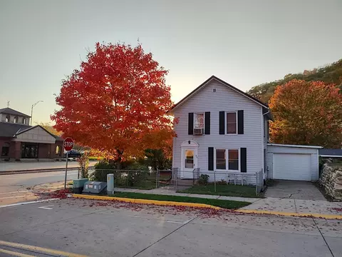 88 Second St, Marquette, IA 52158