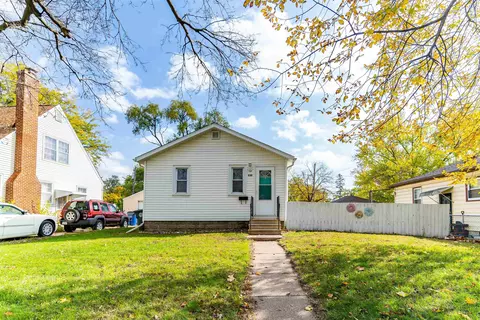 630 Hope Ave, Waterloo, IA 50703