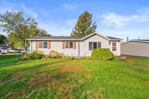 1749 N Raymond Rd, Dewar, IA 50623