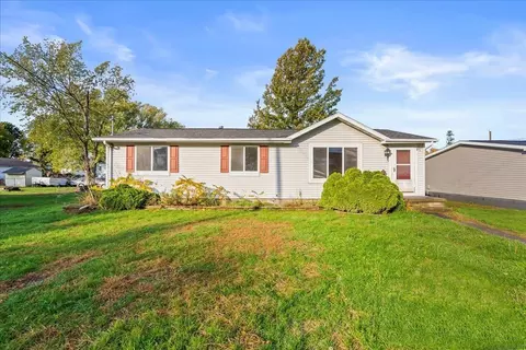 1749 N Raymond Rd, Dewar, IA 50623