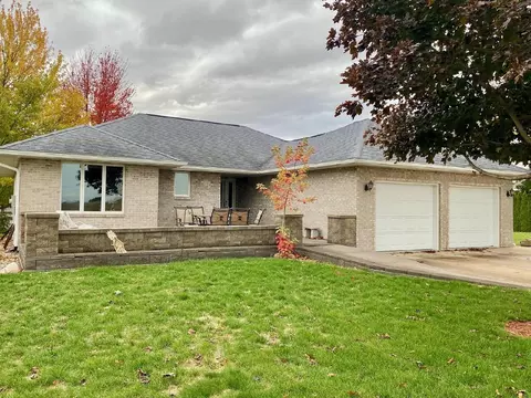 914 North St, Jesup, IA 50648
