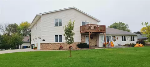 1936 Pinehurst Ln, Waterloo, IA 50701