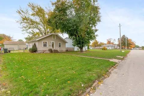 635 Magnolia Pkwy, Waterloo, IA 50701