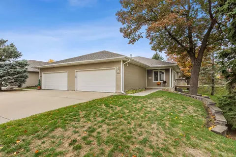 1956 Pinehurst Ln, Waterloo, IA 50701