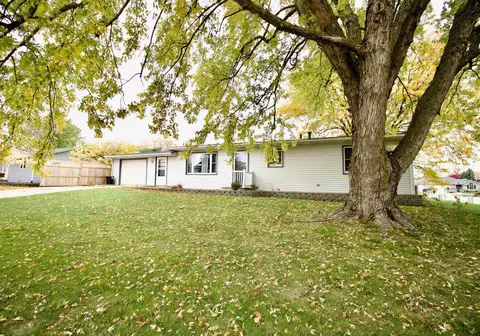 310 5th St, Readlyn, IA 50668