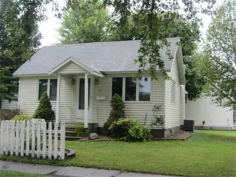 202 Canfield St, Dunkerton, IA 50626