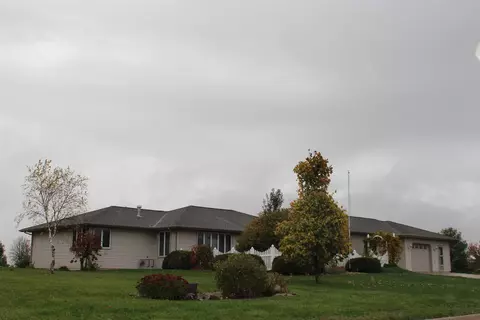 330 Allan St, Allison, IA 50602
