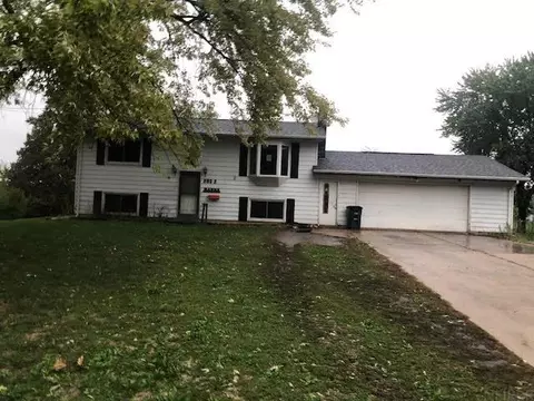 3835 Cedar Terrace Dr, Waterloo, IA 50702
