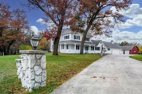 9542 Winslow Rd, Janesville, IA 50647