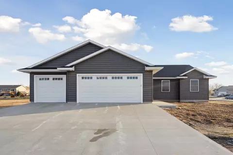 409 SW Matthew St, Independence, IA 50644