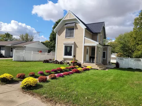 708 1st Ave SW, Oelwein, IA 50662