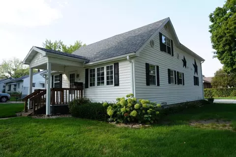 1101 Cedar St, Charles City, IA 50616